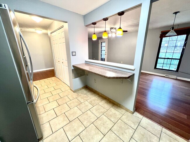 Building Photo - Sewickley Heights - Gorgeous Townhouse - 3...
