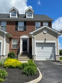 Building Photo - Beautiful end condo in great Powell location!!