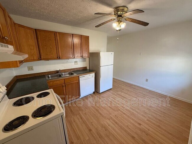 Building Photo - 2450 Hiawatha St