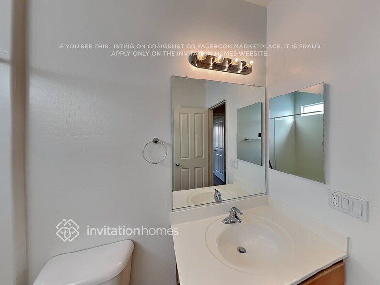 Building Photo - 14226 W Hearn Rd