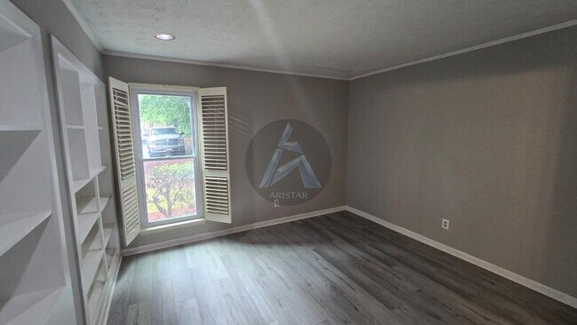 Building Photo - 2646 Briarwood Dr SE