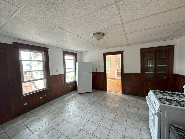 Building Photo - 61 Vernon St