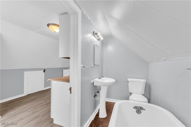 Building Photo - 14614 Glendale Ave