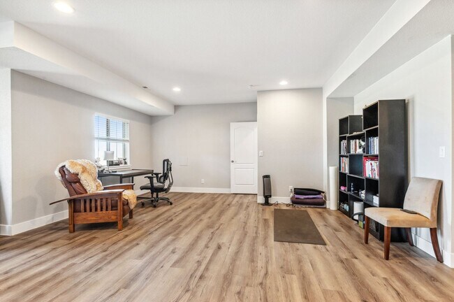 Building Photo - Stunning 4 Bedroom/ 3 Bath Home in Sterling Ranch
