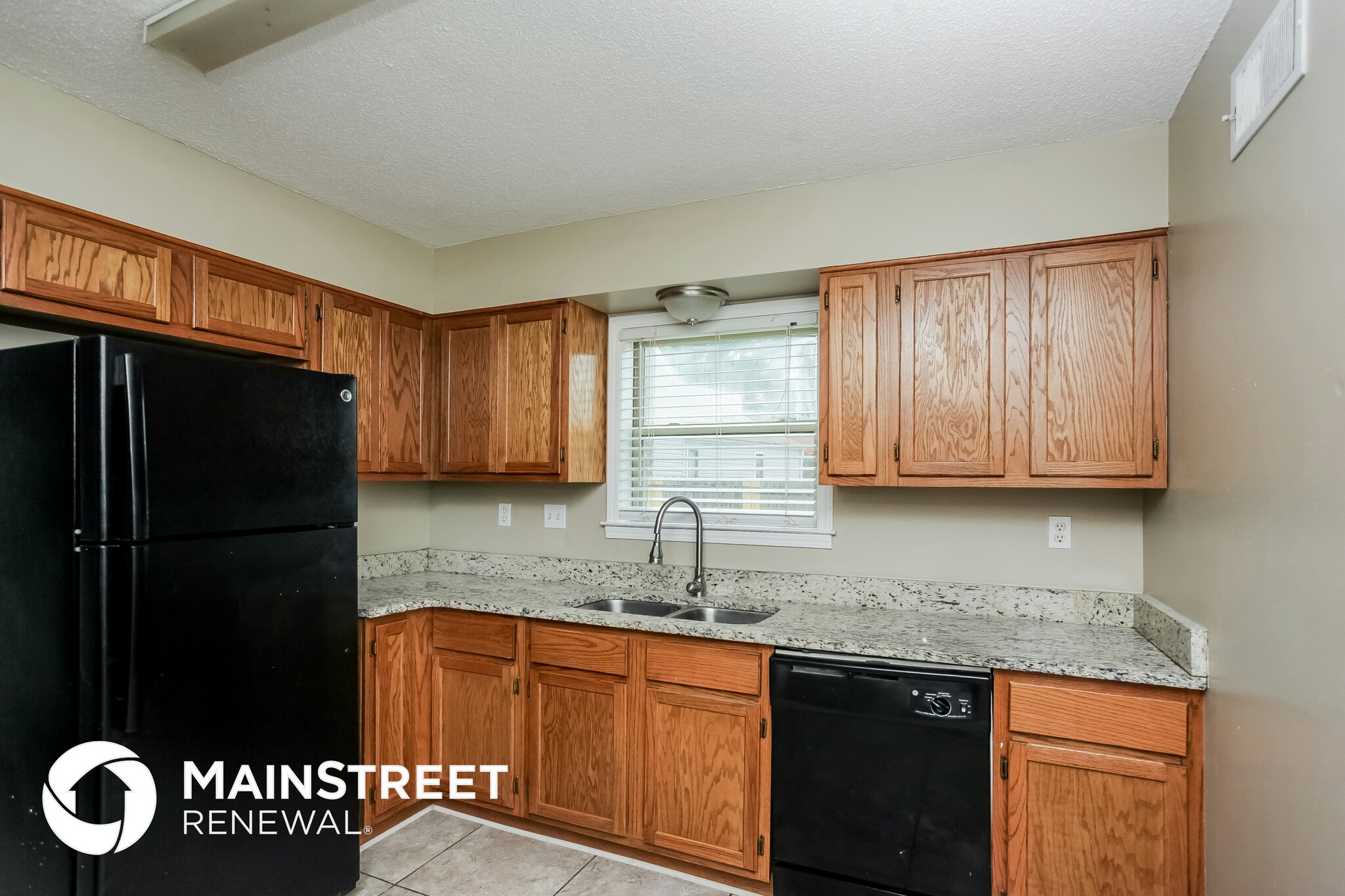 Building Photo - 5262 Sunray Dr