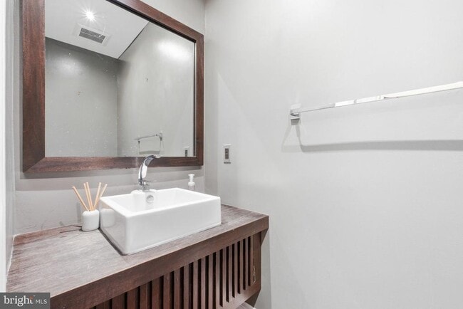 Building Photo - 3919 Georgetown Ct NW