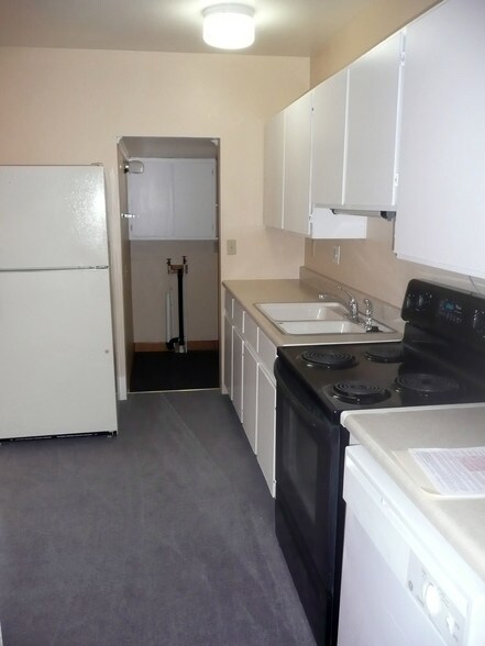 Building Photo - 1302 S Overland Trail