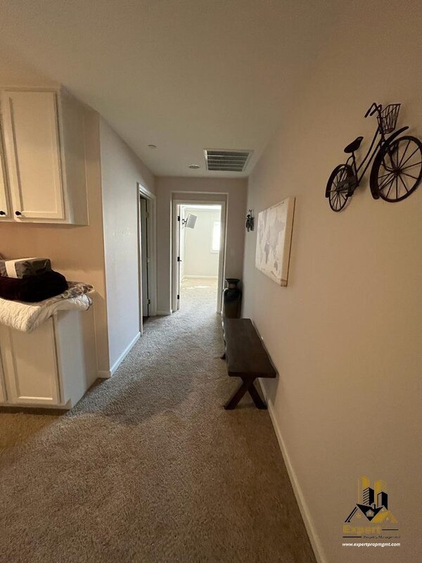 Building Photo - 305 Esplanade Cir
