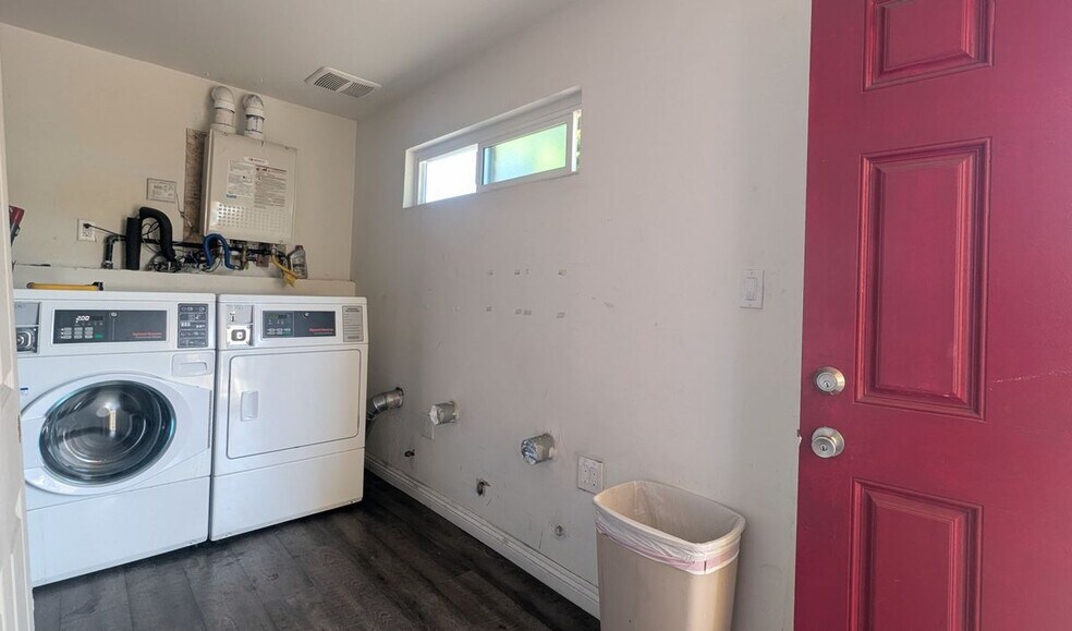 Building Photo - 1299 W 37th Dr
