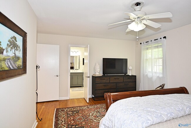 Building Photo - 207 Jones Valley Dr SW