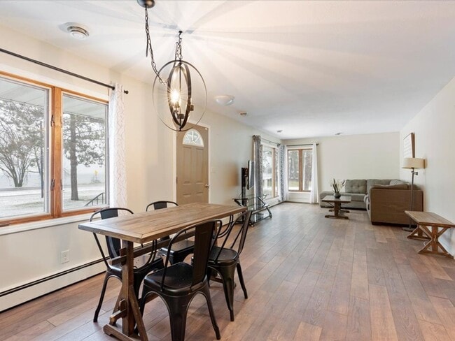 Building Photo - 3 Bedroom House on Mille Lacs Lake - All U...