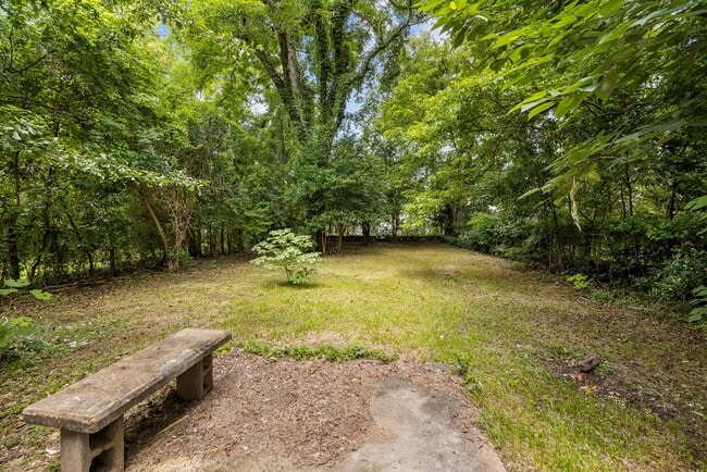 Building Photo - Charming 4 Bedroom, 2 Bathroom house