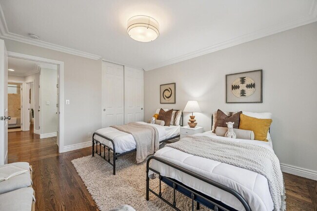 Building Photo - Beautiful 3 Bedroom 2 Bathroom Single Fami...