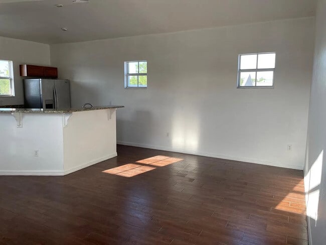 Building Photo - 505 W Hickpochee Ave
