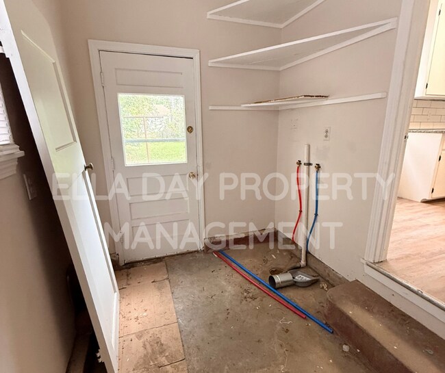 Building Photo - 2512 S Ellis St