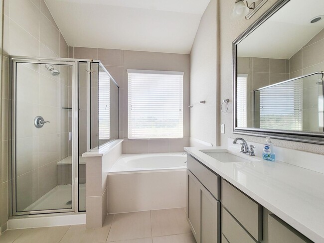 Building Photo - 219 Biltmore Loop