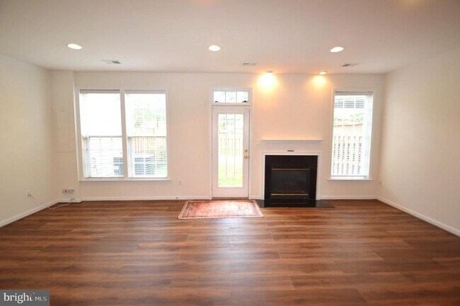 Building Photo - 24600 Siltstone Square