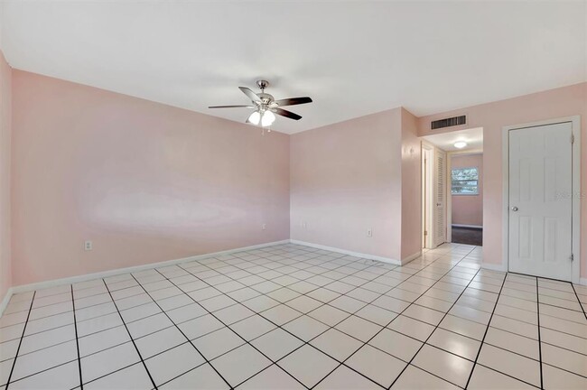 Building Photo - 2 N Fernwood Ave