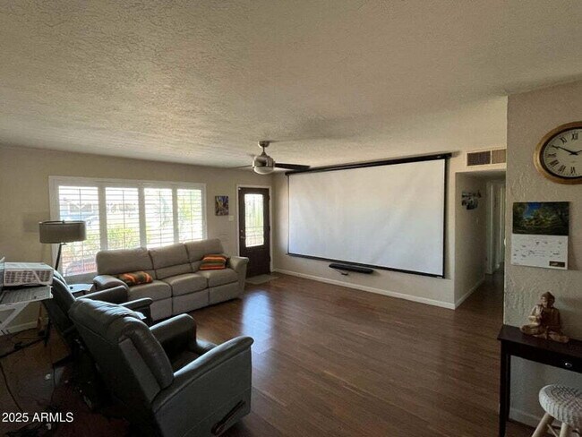 Building Photo - "Charming 2-Bed, 2-Bath Retreat in Heart of Scottsdale – Your Perfect Desert Oasis!"