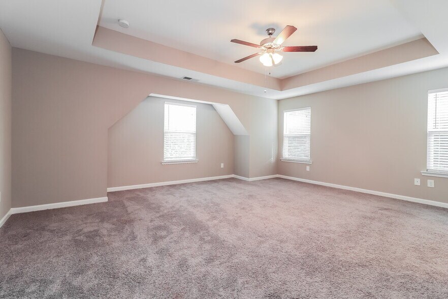 Building Photo - 15 Fieldcrest Dr