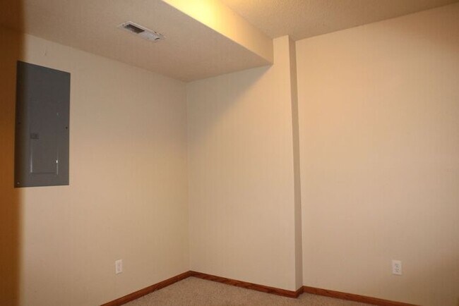 Building Photo - $2,695 | 4 Bedroom, 3.5 Bathroom Multi Flo...