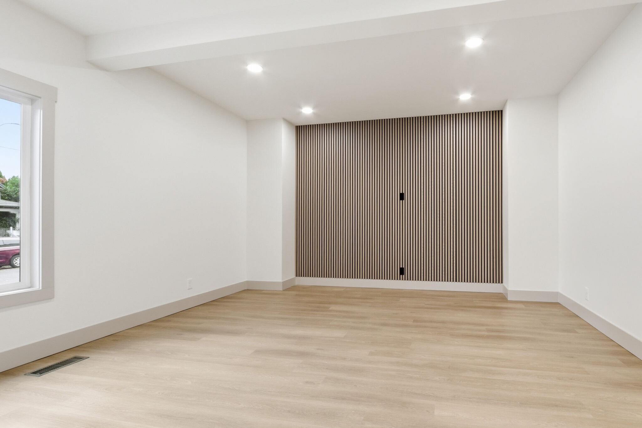 Building Photo - 437 NE Fargo St