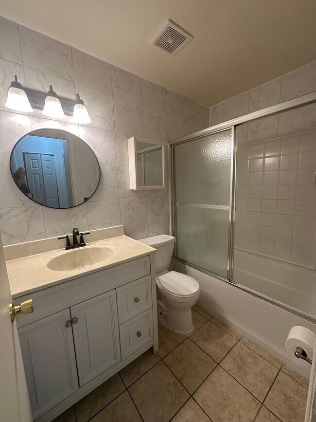 Building Photo - VERO BEACH HIGHLANDS