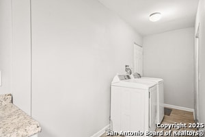 Building Photo - 5030 Vlg Crst Dr