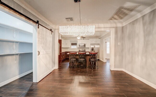 Building Photo - 3905 Billingsley St