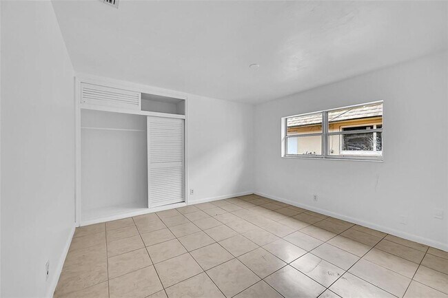 Building Photo - 1218 NW 6th Ave