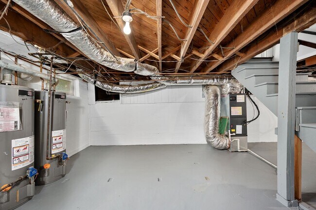 Building Photo - 819 Weedon St