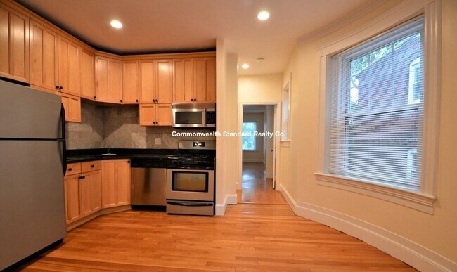 Building Photo - 191 Winthrop Rd