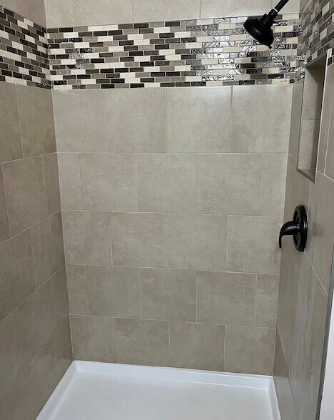 Building Photo - 2211 S Stewart Ave