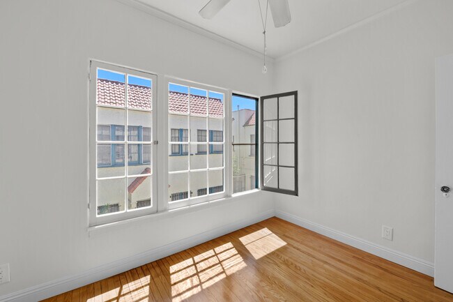 Building Photo - 647 N Spaulding Ave