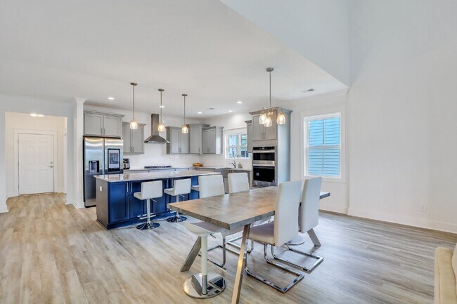 Building Photo - "Lagoon view in Lawton Station - Spacious ...