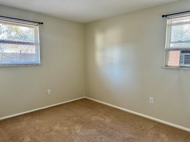 Building Photo - 1115 N Texas St