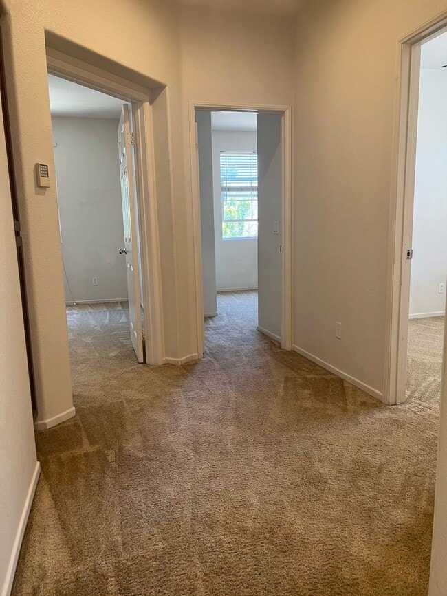 Building Photo - Wonderful Eastlake Townhome, 3 bedroom, 2.5 bath home, 2 car garage!