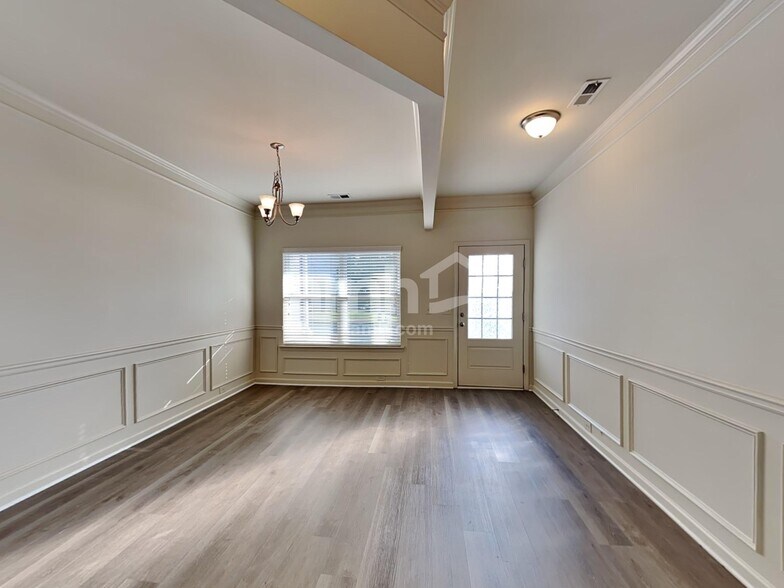 Building Photo - 908 Pine Ln