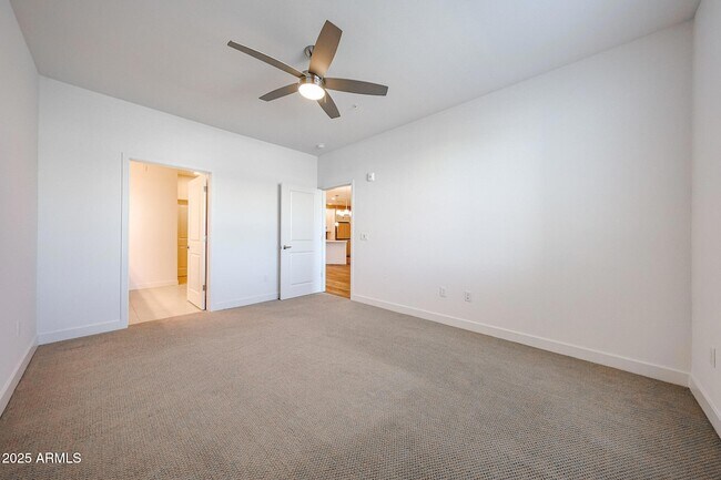 Building Photo - 2511 W Queen Creek Rd