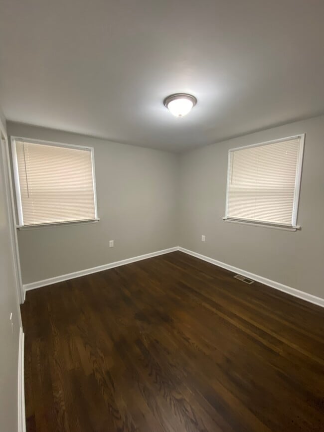 Building Photo - 571 Grayton Rd