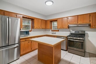 Building Photo - MOVE IN SPECIAL! SCORE HALF OFF 1ST MONTH'...