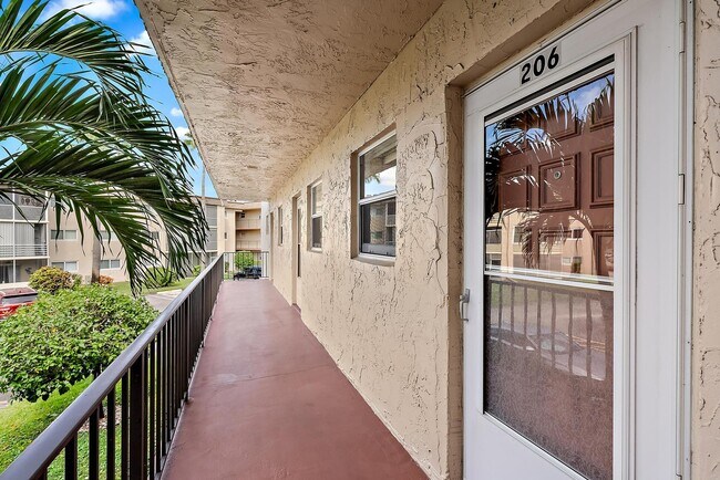 Building Photo - 701 Lori Dr