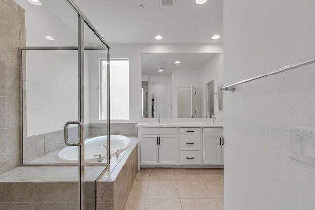 Building Photo - Luxury Henderson Retreat with Private Pool & Loft