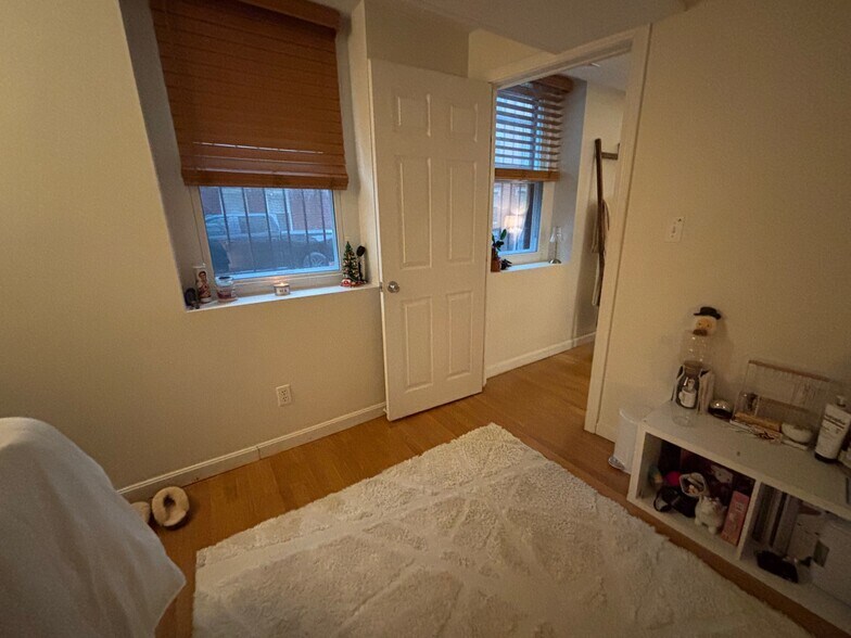 Building Photo - 106 Myrtle St