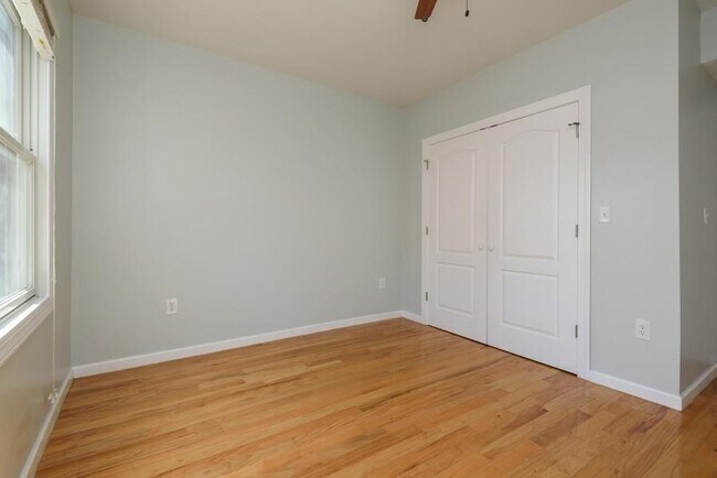 Building Photo - 306 3rd St
