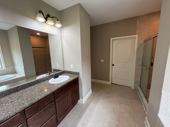 Building Photo - Located in Wrenwood Subdivision!!