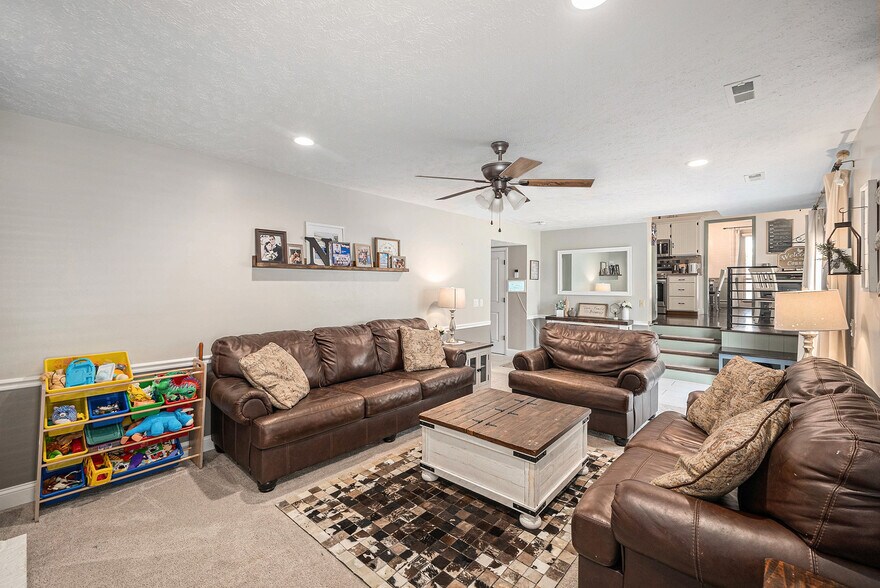 Building Photo - 3738 Burr Oak Dr