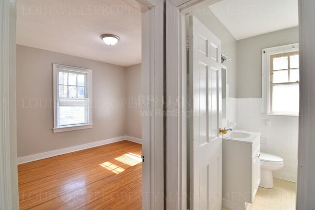 Building Photo - 1403 Sale Ave