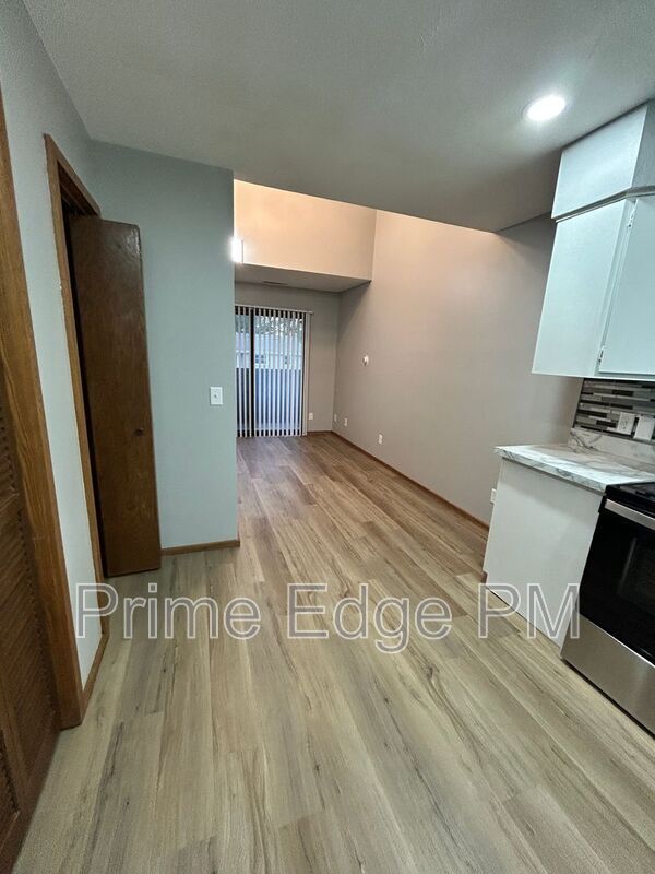 Building Photo - 1701 Ridgehaven Ct