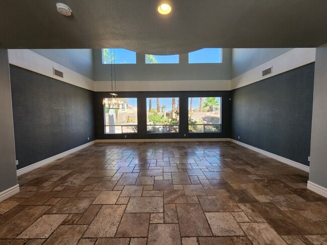 Building Photo - Beautifully Upgraded Southern Highlands Ga...